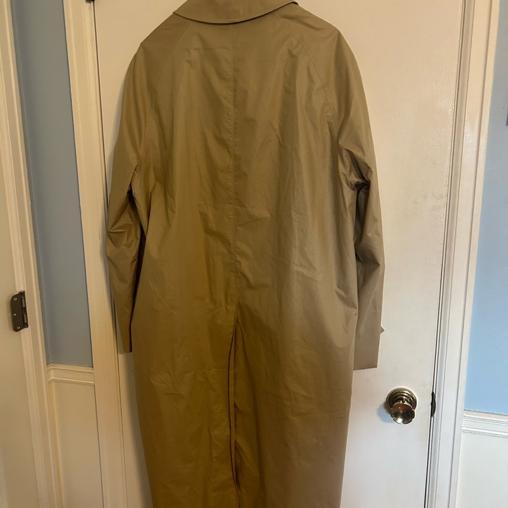 Burberry’s Trench coat no belt. Like new condition.